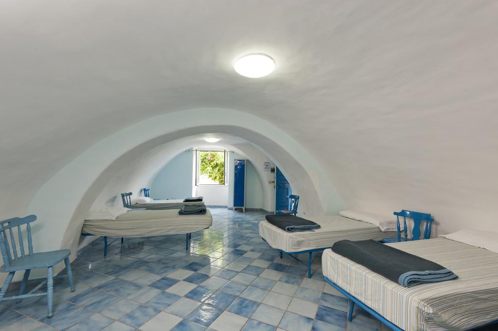 Ring Hostel Forio di Ischia Szoba fotó